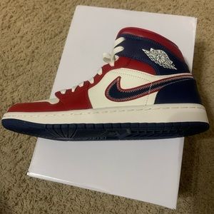 Nike Women Air Jordan Mid SE 7.5